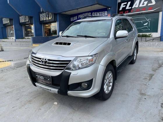 TOYOTA HILUX SW4 3.0 SRV 4X4 16V TURBO INTERCOOLER DIESEL 4P AUTOMÁTICO